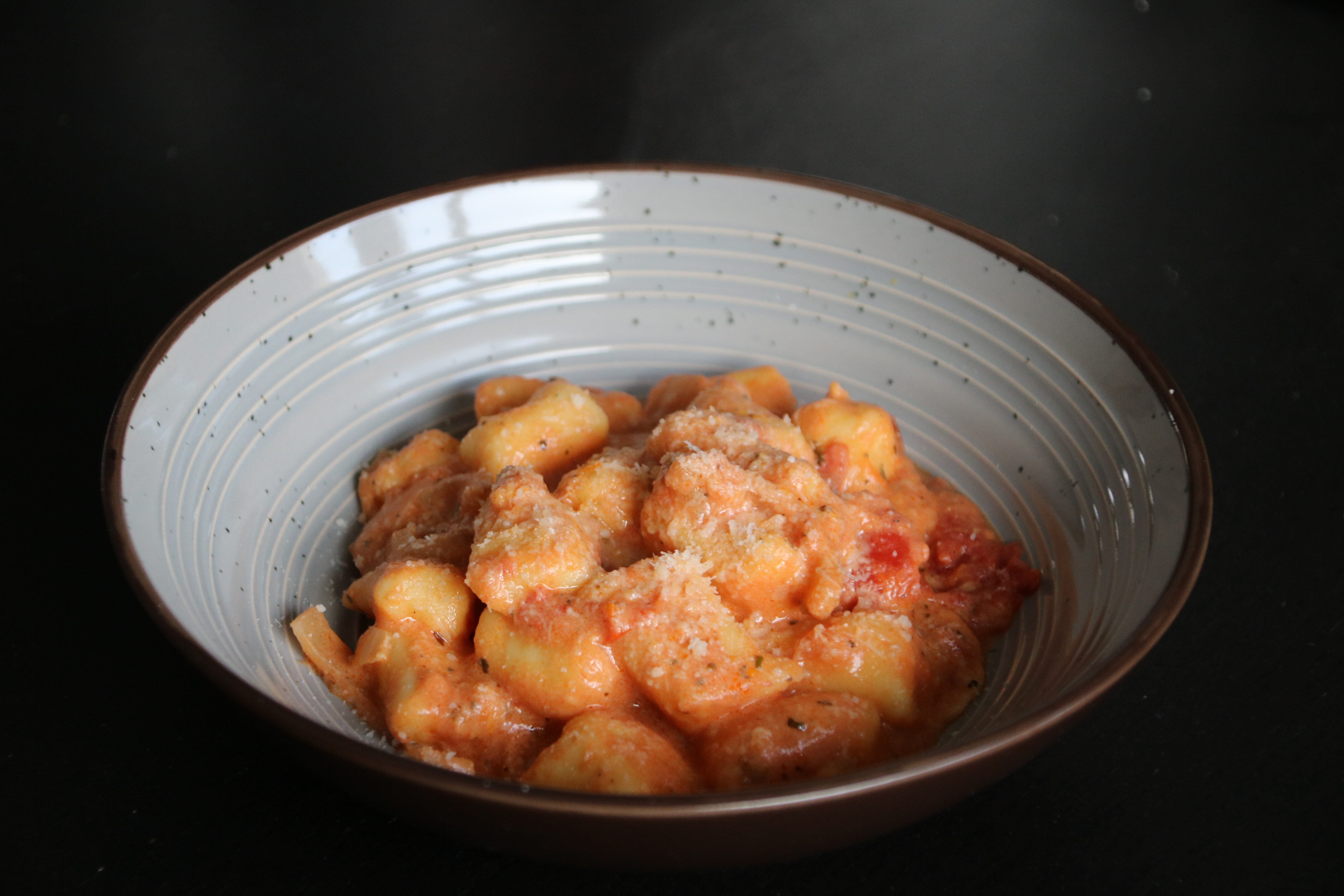 Assiette de gnocchi à la sauce tomate