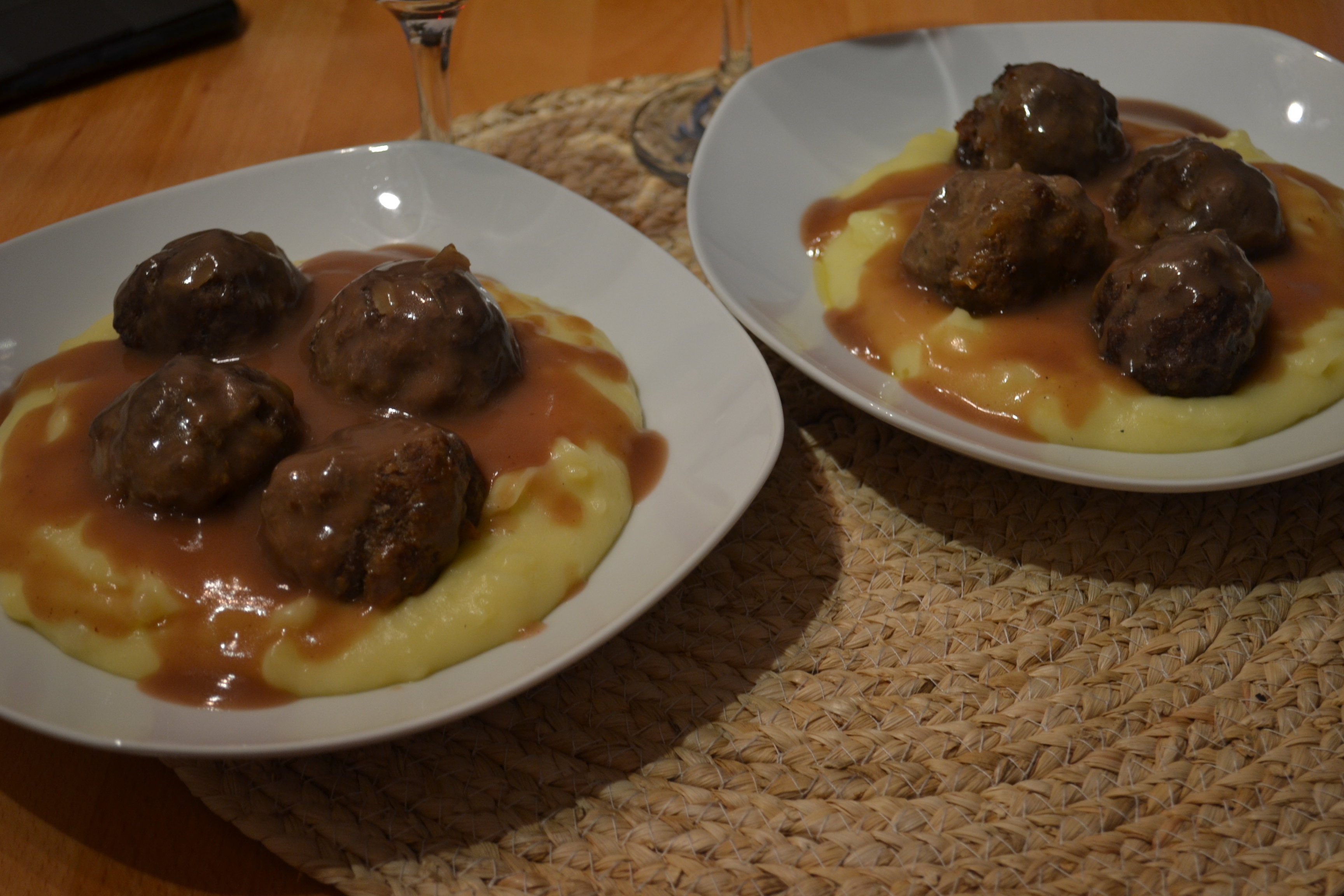 boulettes de viande sauce au vin et purée maison