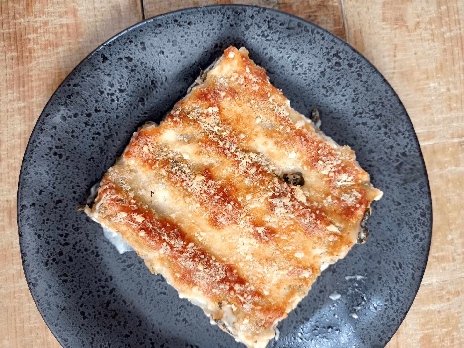 Vu de haut de quatre cannellonis épinard et feta