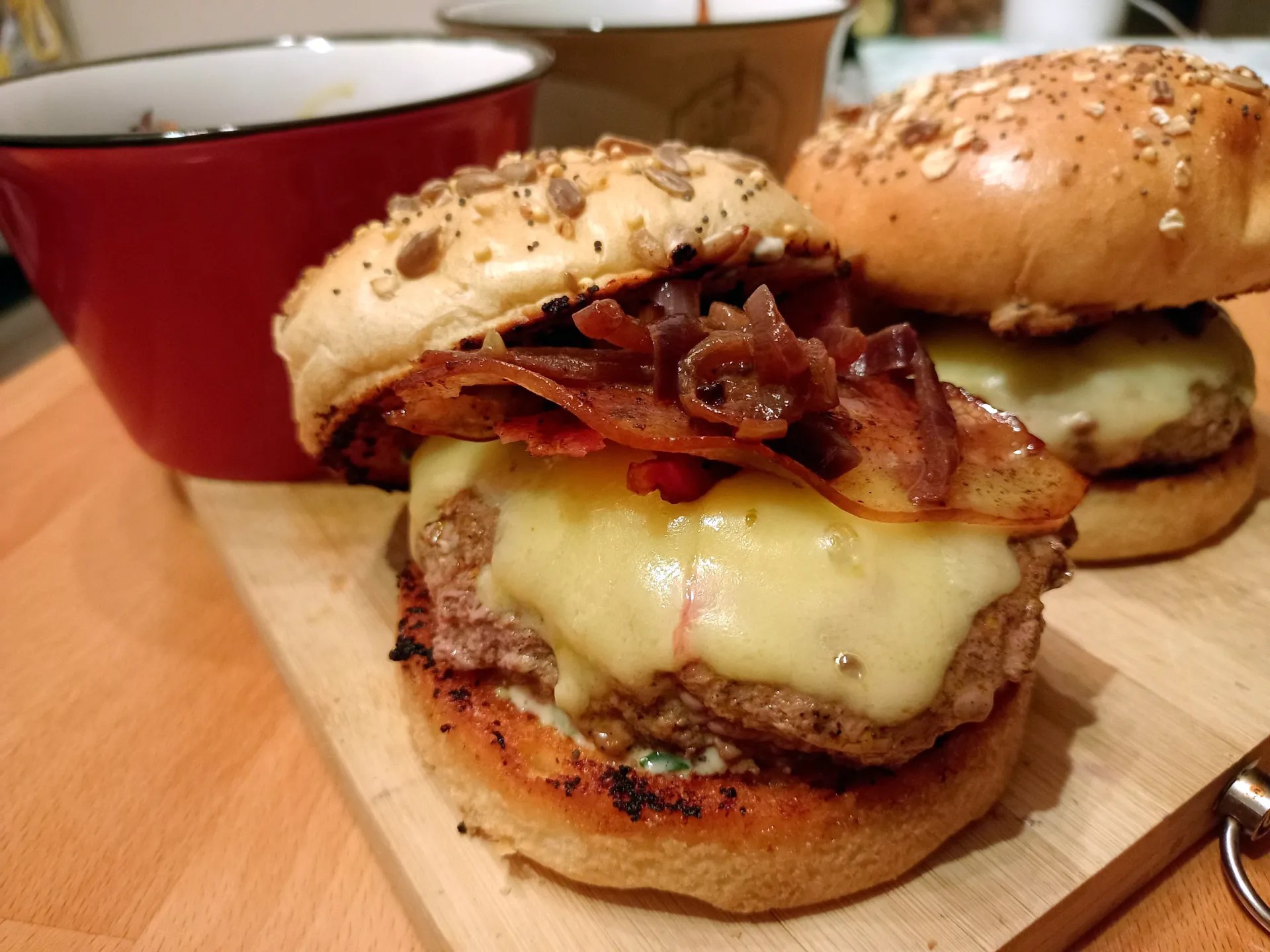 Photo de burgers gourmands au cheddar et bacon