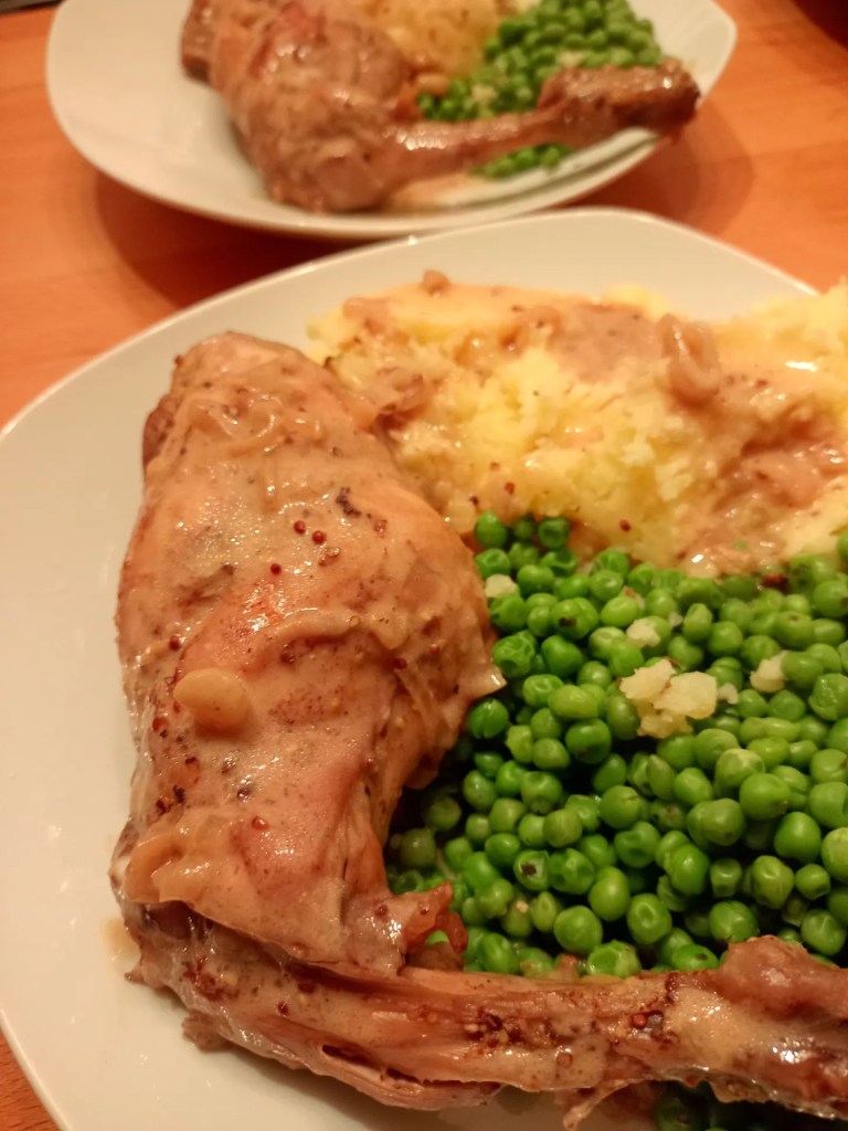 recette de cuisse de lapin à la moutarde avec petits pois et purée